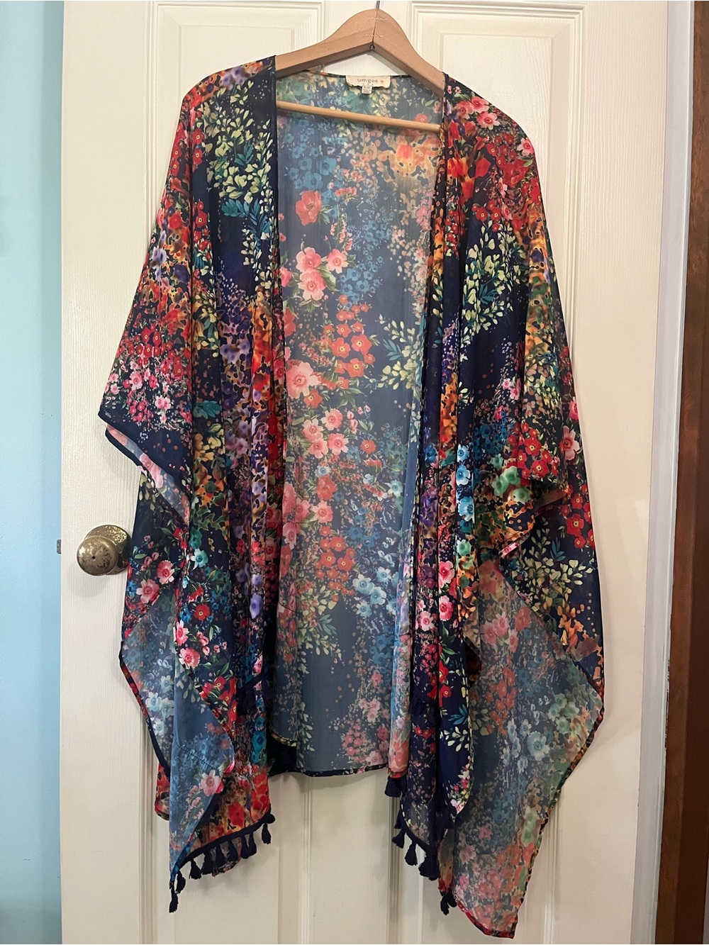 Umgee Floral Shawl Wrap with Tassel Design Size XL/1XL